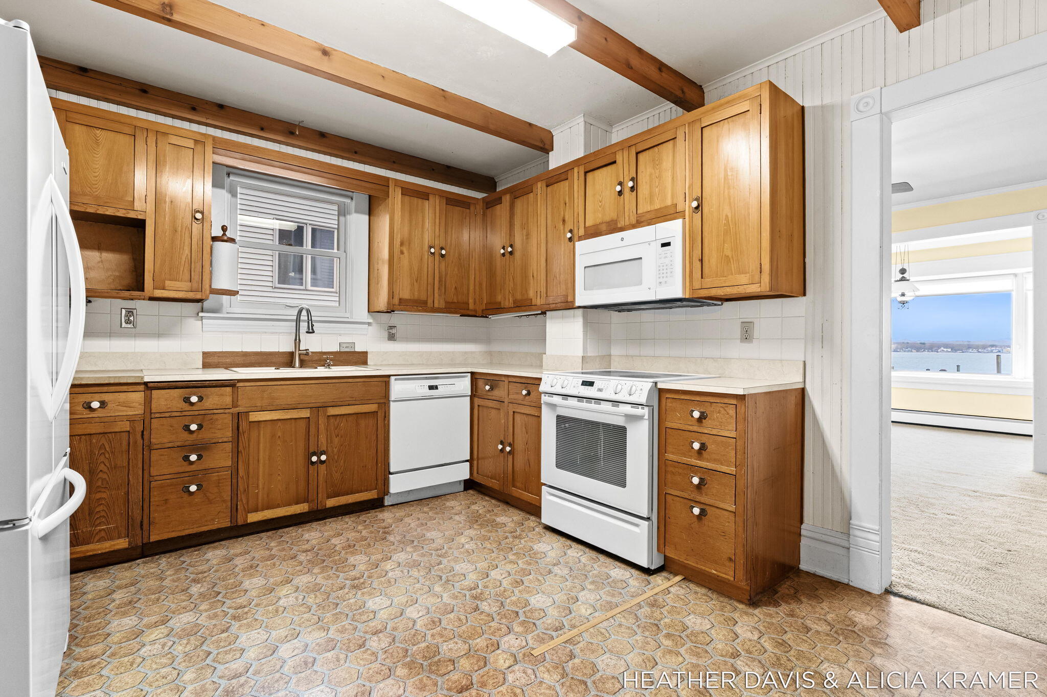 Holland, Michigan, 49423, United States, 5 Bedrooms Bedrooms, ,3 BathroomsBathrooms,Residential,Active,2041773