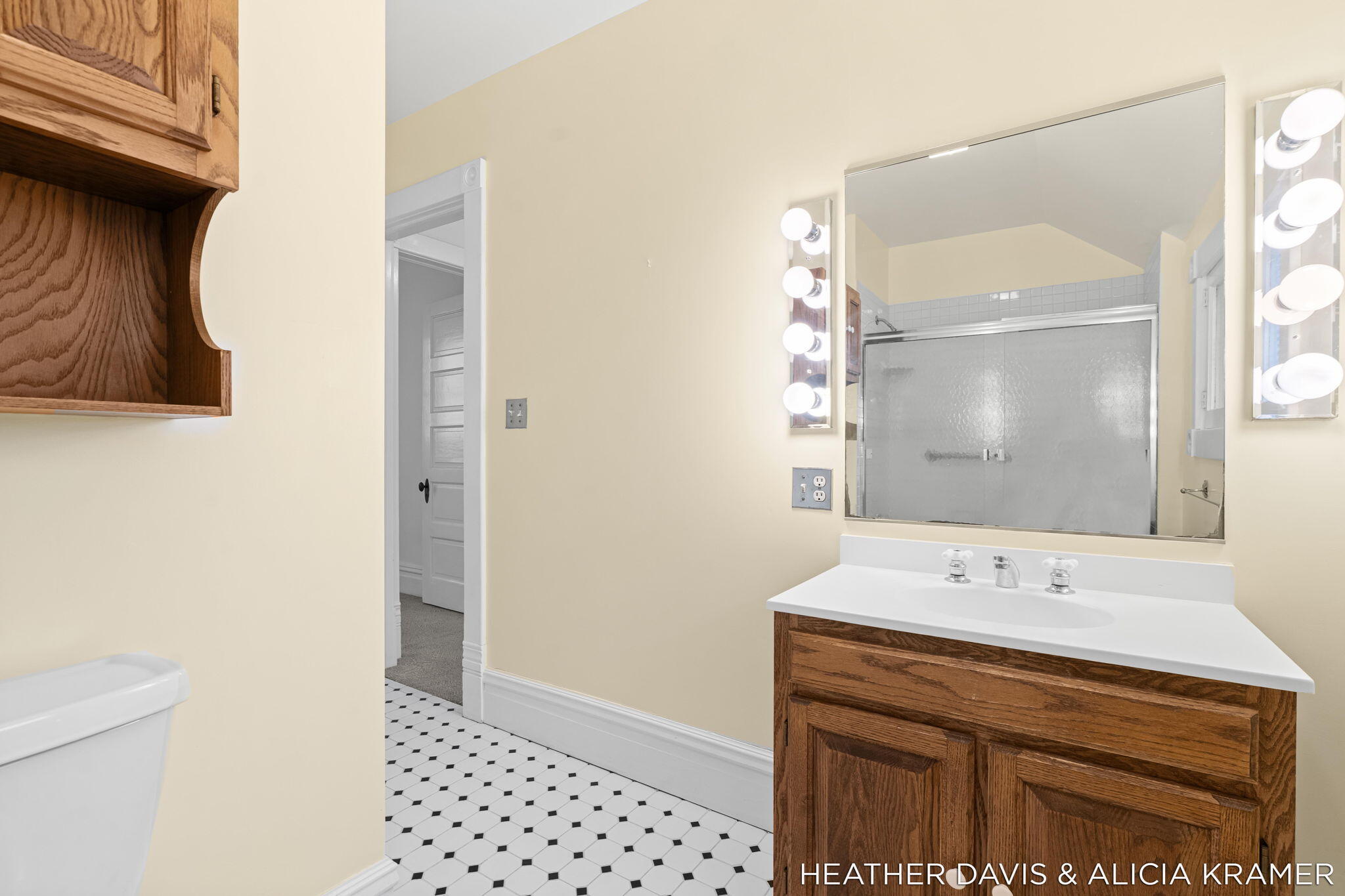 Holland, Michigan, 49423, United States, 5 Bedrooms Bedrooms, ,3 BathroomsBathrooms,Residential,Active,2041773