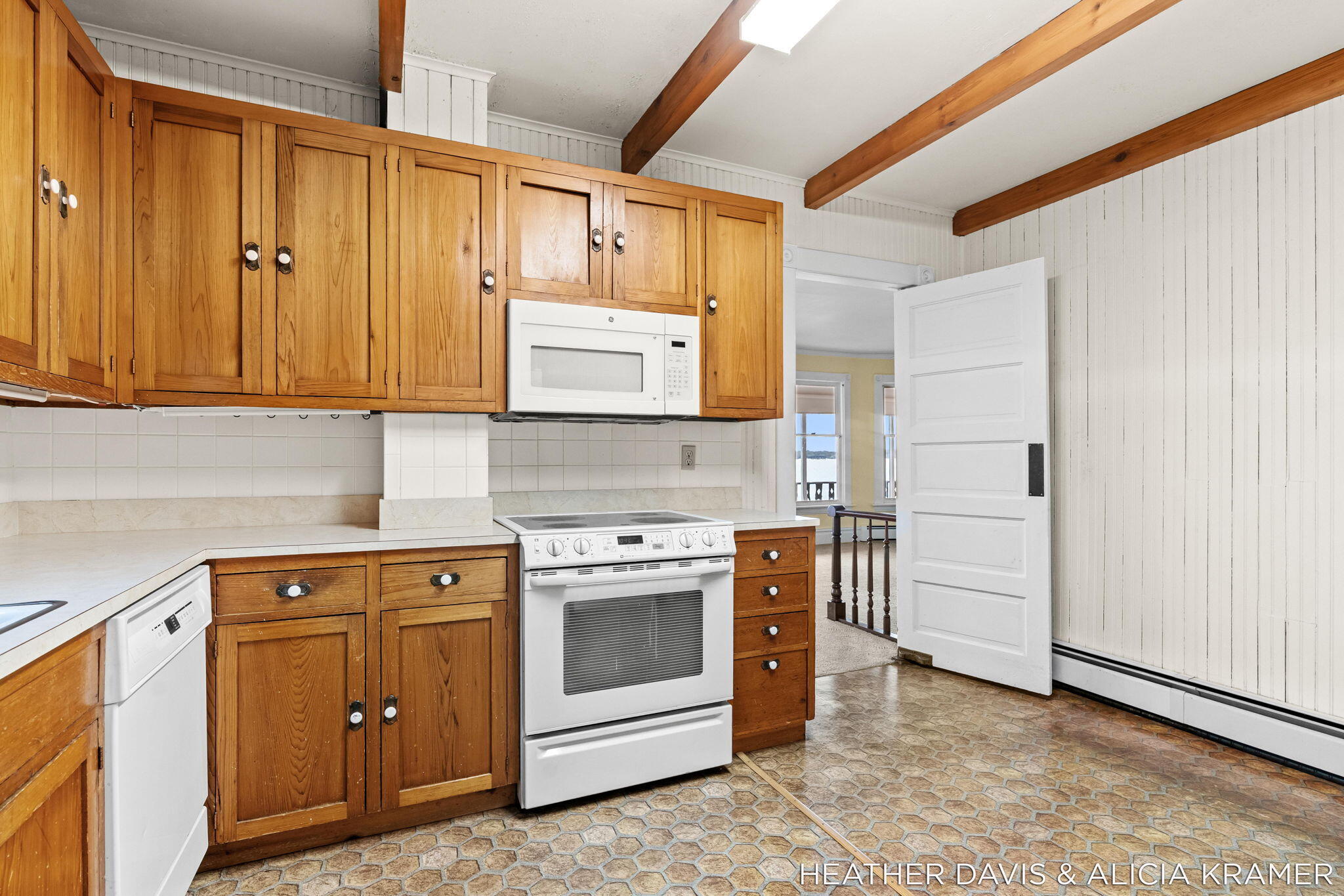 Holland, Michigan, 49423, United States, 5 Bedrooms Bedrooms, ,3 BathroomsBathrooms,Residential,Active,2041773