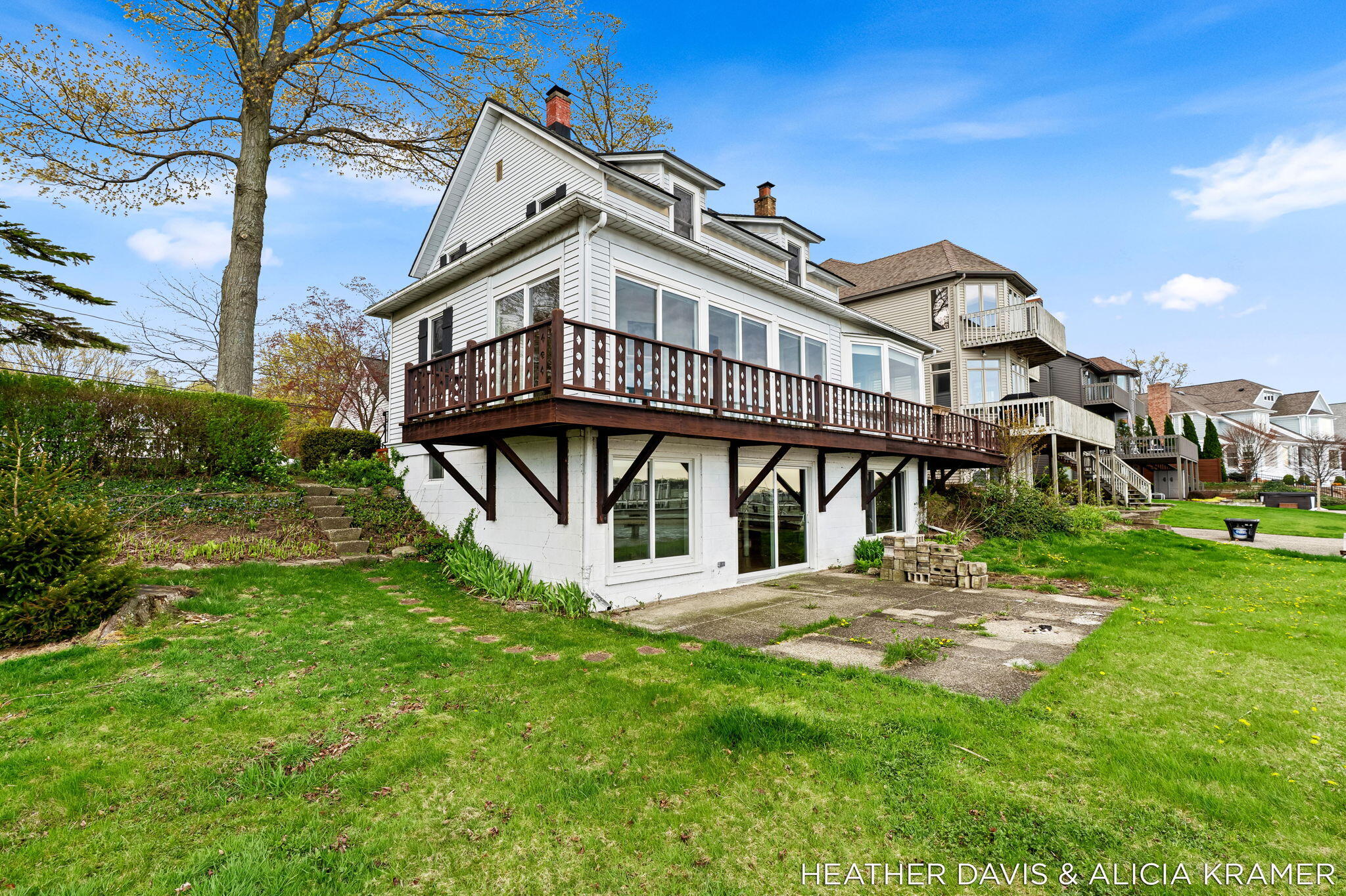 Holland, Michigan, 49423, United States, 5 Bedrooms Bedrooms, ,3 BathroomsBathrooms,Residential,Active,2041773