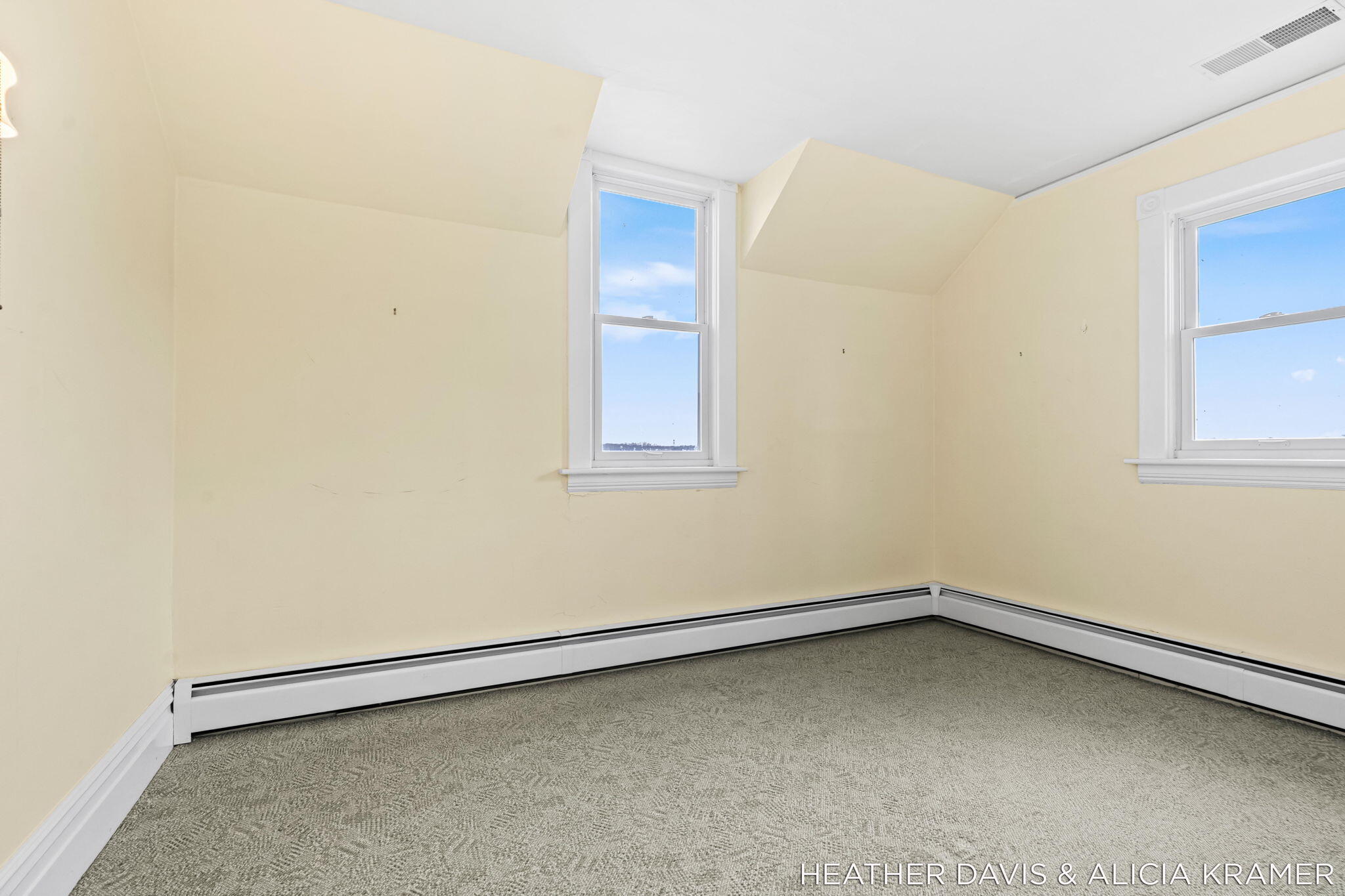 Holland, Michigan, 49423, United States, 5 Bedrooms Bedrooms, ,3 BathroomsBathrooms,Residential,Active,2041773