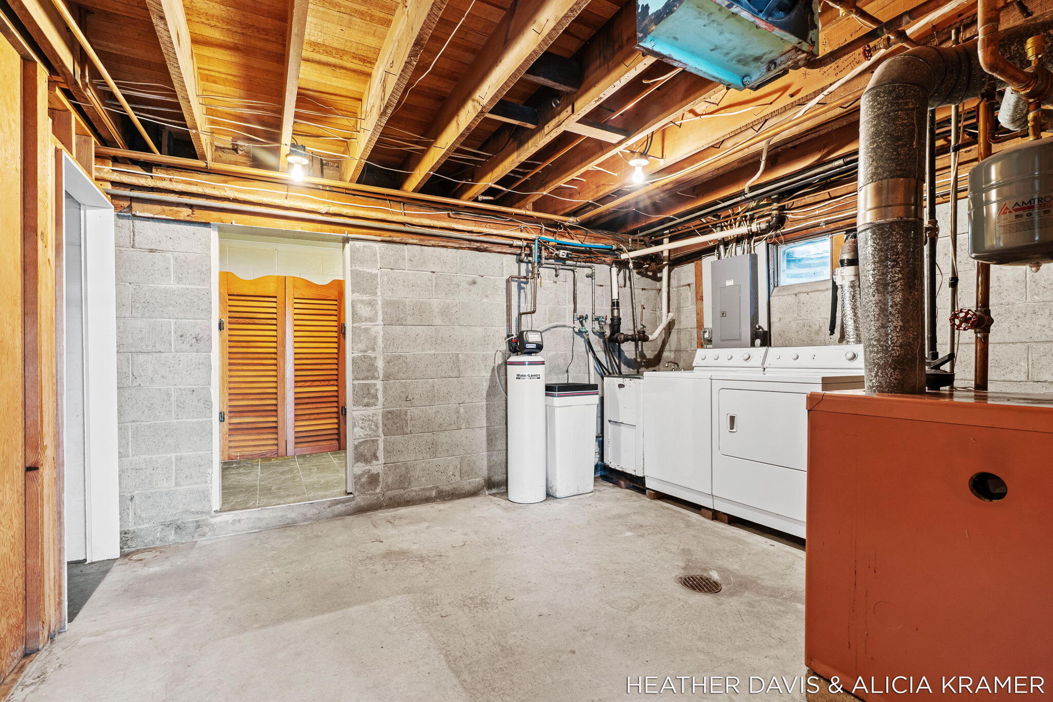 Holland, Michigan, 49423, United States, 5 Bedrooms Bedrooms, ,3 BathroomsBathrooms,Residential,Active,2041773
