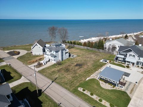 Photo of 7251 Lakeview Avenue, South Haven, MI 49090 (MLS # 26018012)