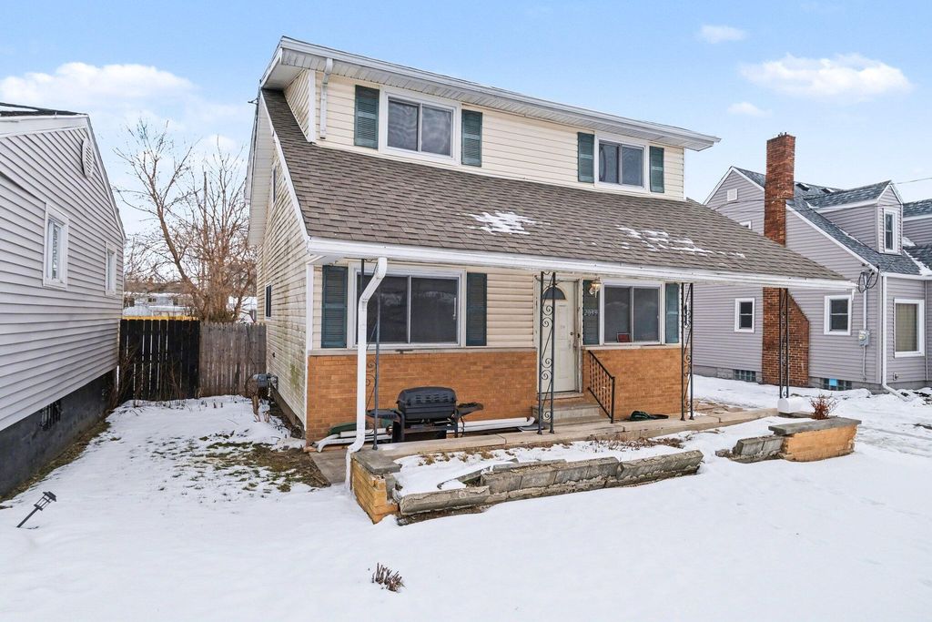 Photo of 2033 Seymour Avenue, Flint, MI 48503 (MLS # 26005296)