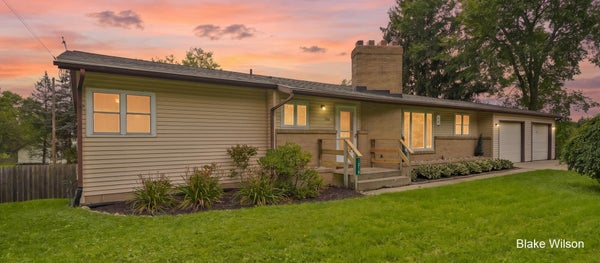 1318 FOREST HILL AVE SE, GRAND RAPIDS, MI 49546 - Image a3e04cc462d0b5f84a5724db9fa94b7a/3621370159