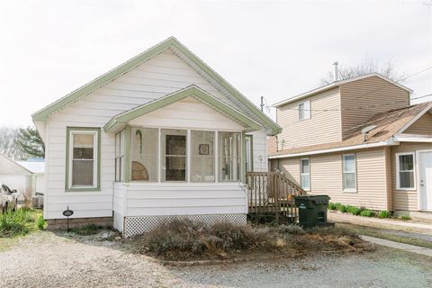 Photo of 2217 Clifford Street, Muskegon, MI 49441 (MLS # 26013210)