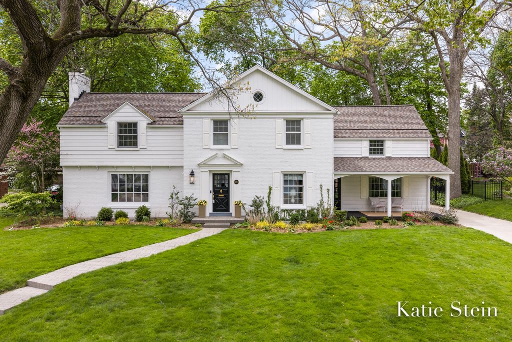Photo of 833 Gladstone Drive SE, East Grand Rapids, MI 49506 (MLS # 26017134)