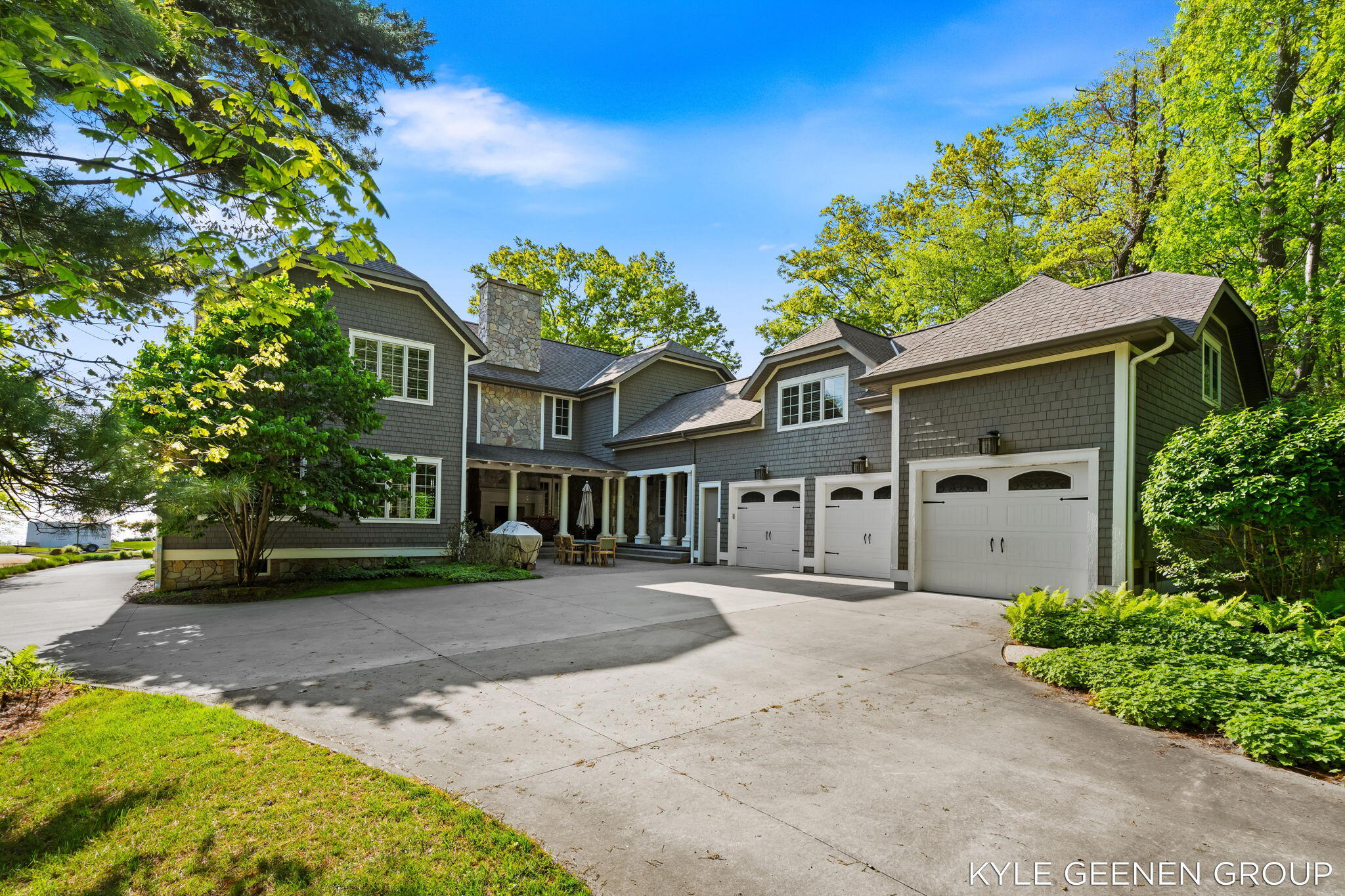 2817 Lakeshore Drive