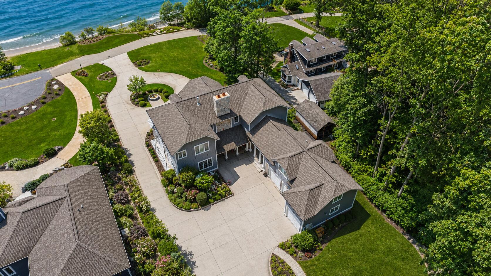 2817 Lakeshore Drive
