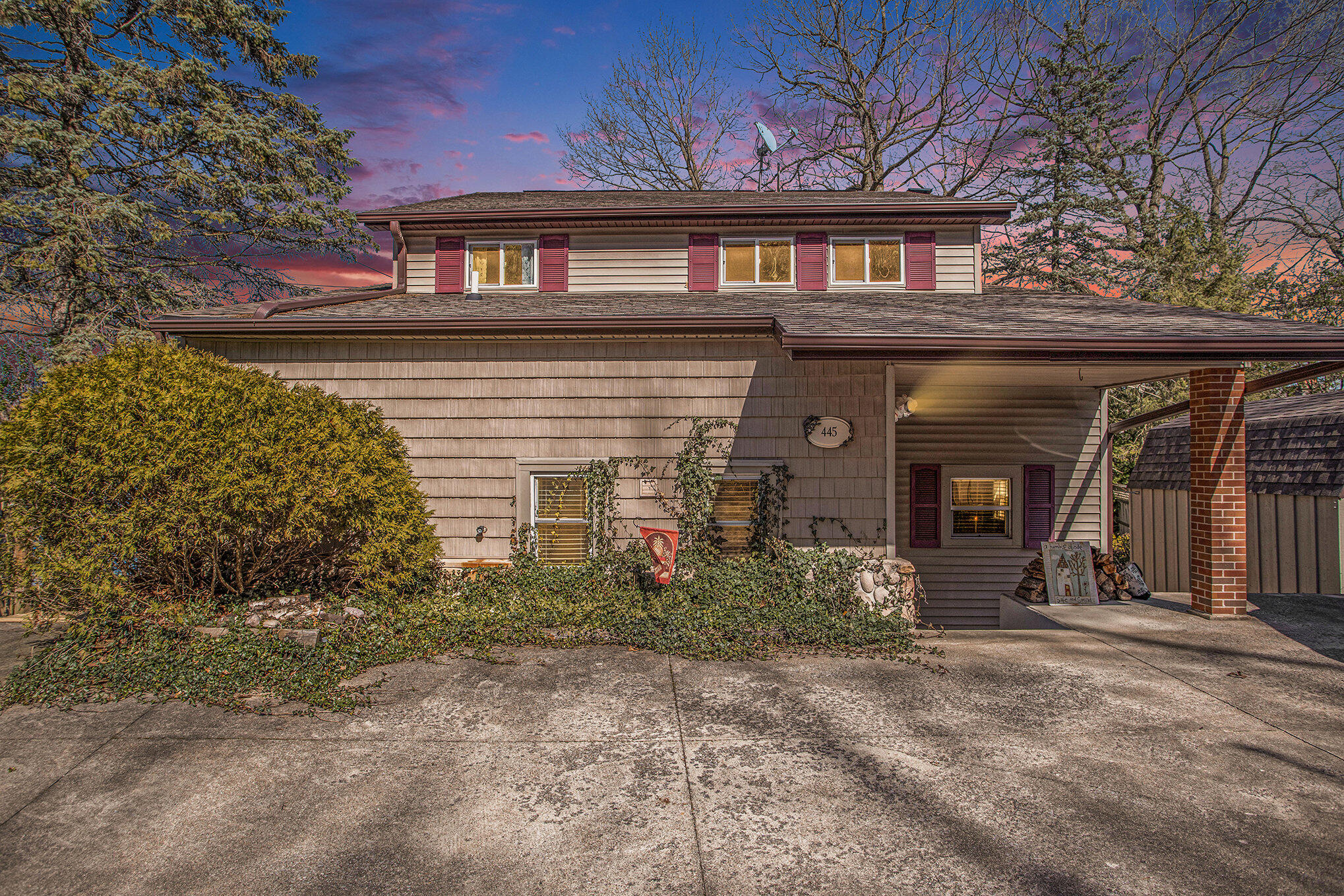 Richland, Michigan 49083, United States, 4 Bedrooms Bedrooms, ,2 BathroomsBathrooms,Residential,Pending,109647