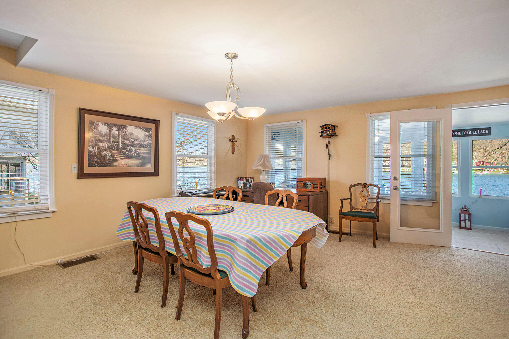 Richland, Michigan 49083, United States, 4 Bedrooms Bedrooms, ,2 BathroomsBathrooms,Residential,Pending,109647