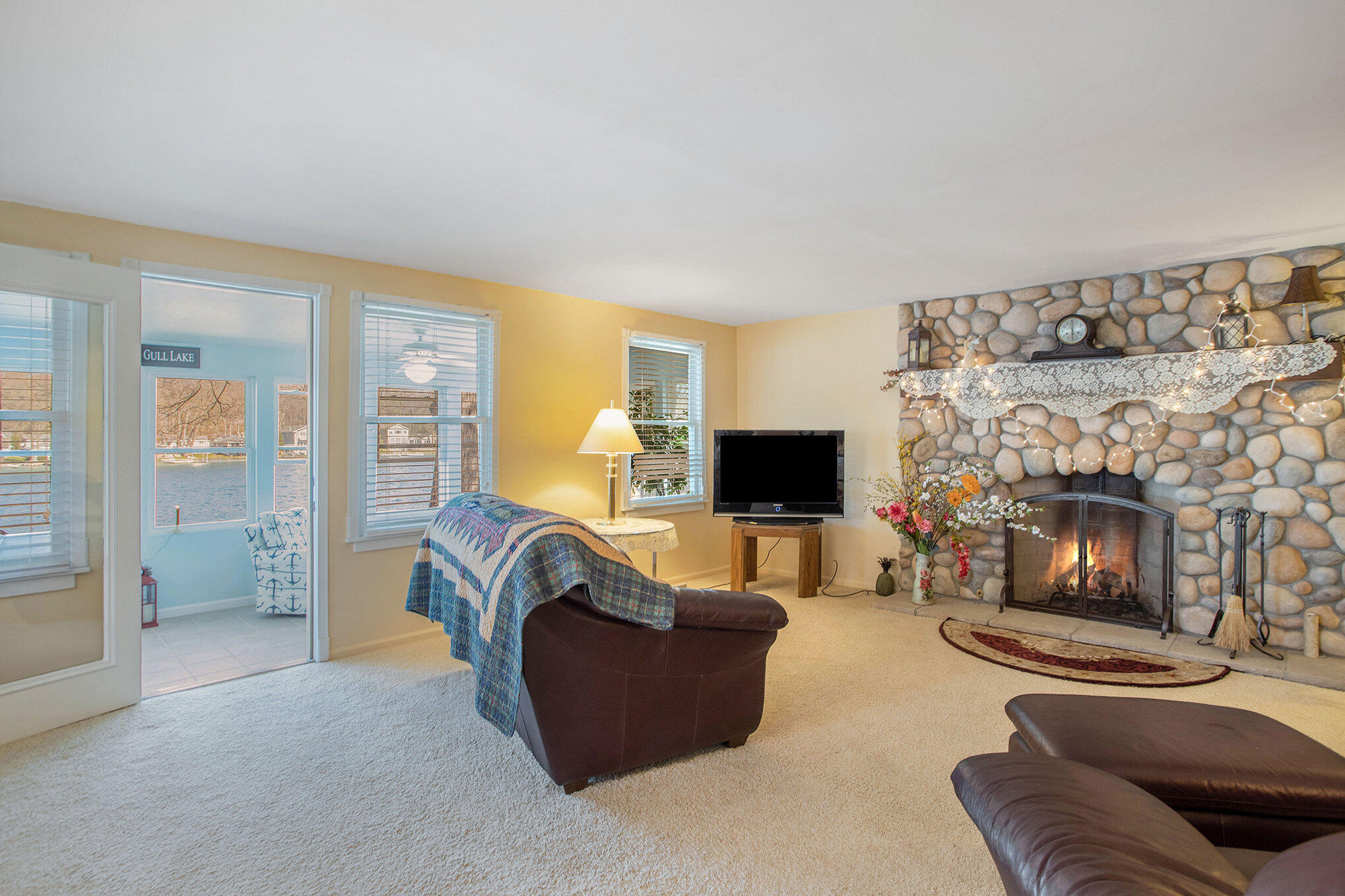 Richland, Michigan 49083, United States, 4 Bedrooms Bedrooms, ,2 BathroomsBathrooms,Residential,Pending,109647