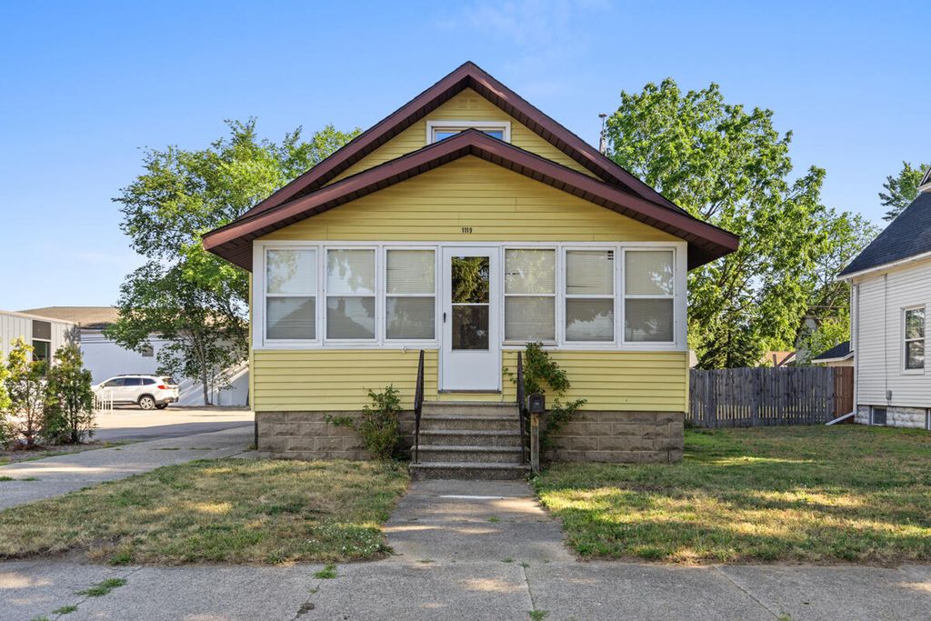 Photo of 1119 Columbus Avenue, Grand Haven, MI 49417 (MLS # 25036139)