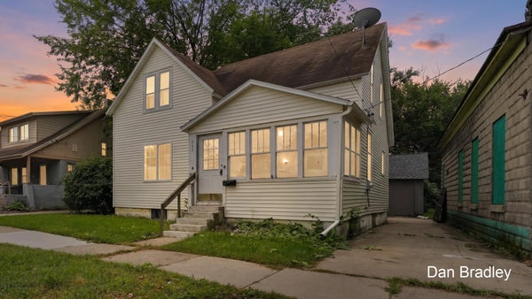 742 MYRTLE ST NW, GRAND RAPIDS, MI 49504 - Image a4e0776c45d14b9694bf2434025acdc7/1737189633