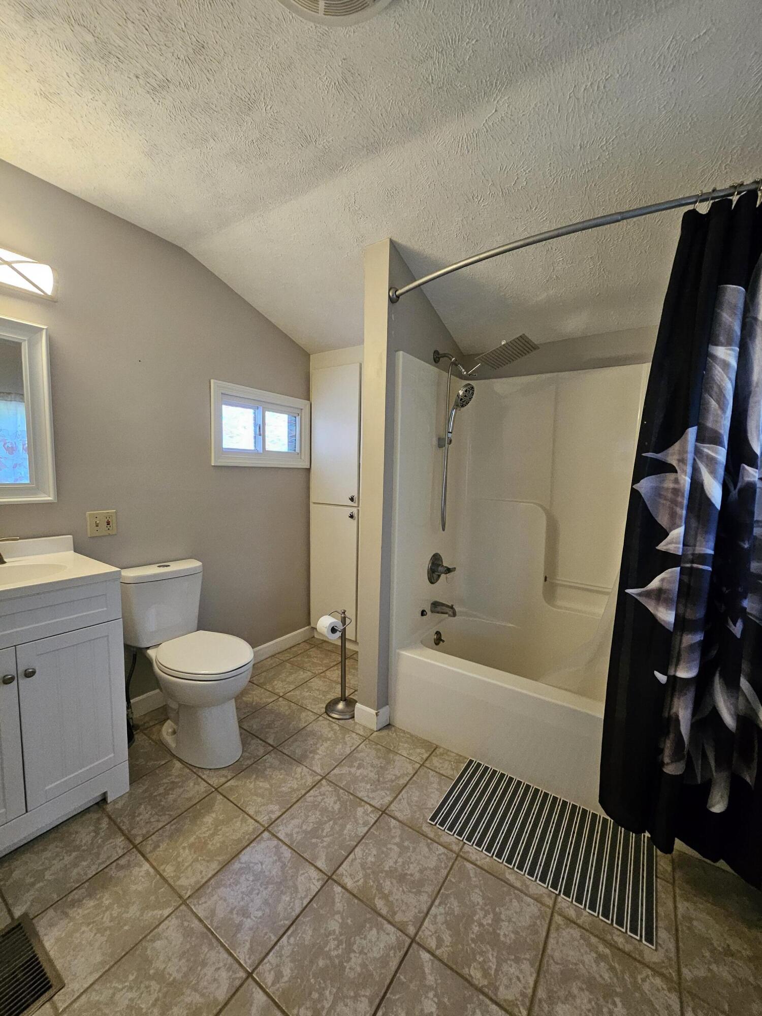 Union City, Michigan 49094, United States, 3 Bedrooms Bedrooms, ,1 BathroomBathrooms,Residential,Active,224265