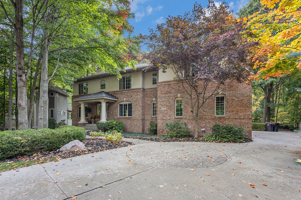 Photo of 2978 Creek Edge Court, Holland, MI 49424 (MLS # 25054351)