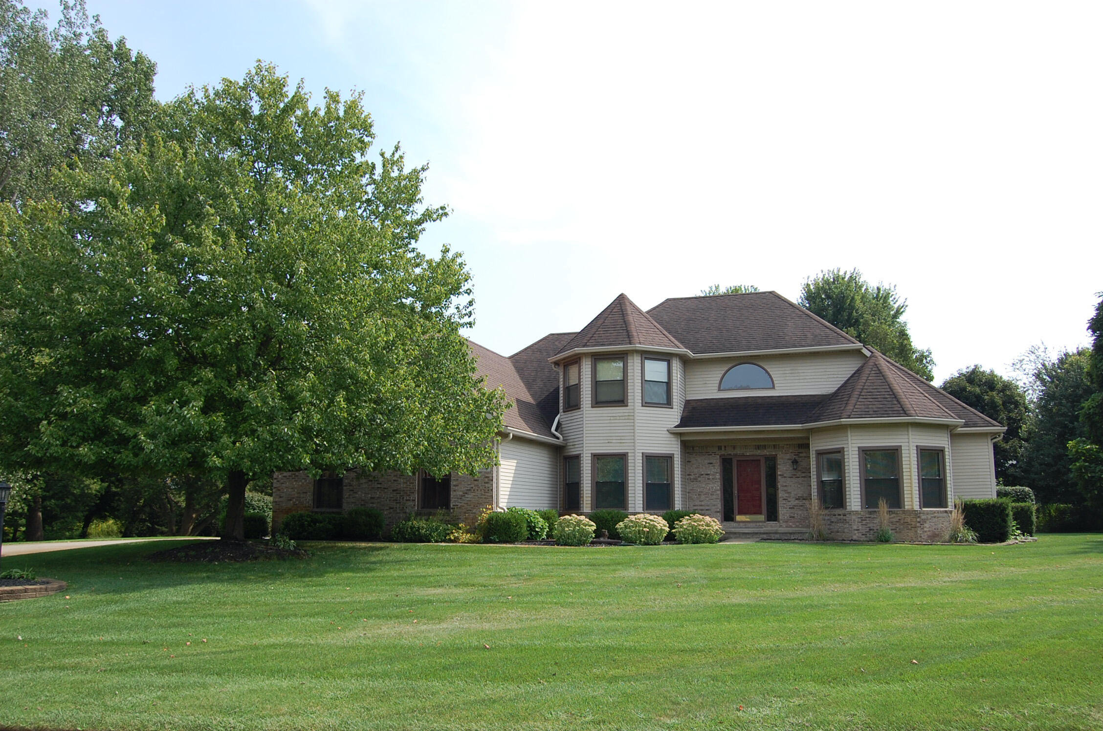 View South Lyon, MI 48178 house
