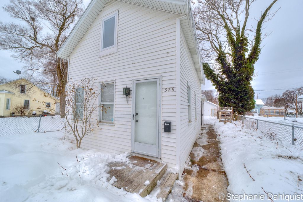 Photo of 326 Mason Avenue, Muskegon, MI 49441 (MLS # 25061839)