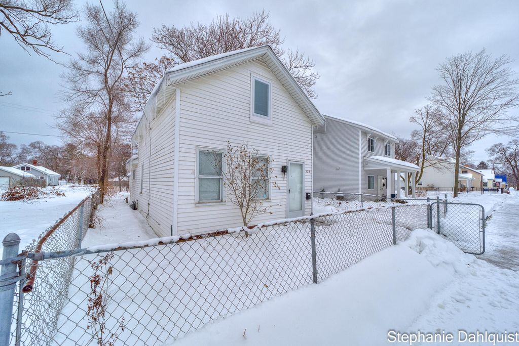 Photo of 326 Mason Avenue, Muskegon, MI 49441 (MLS # 25061839)