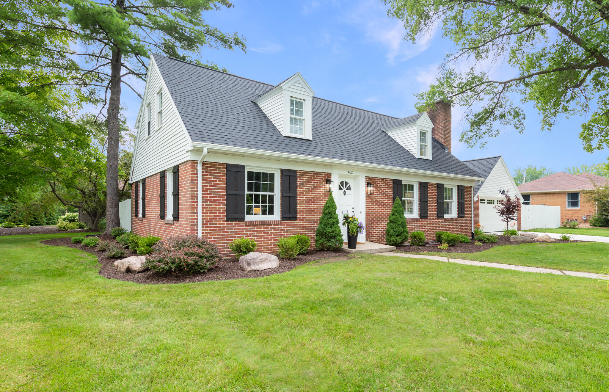 Photo 1 of 68 of 1408 Ridgewood Avenue SE house