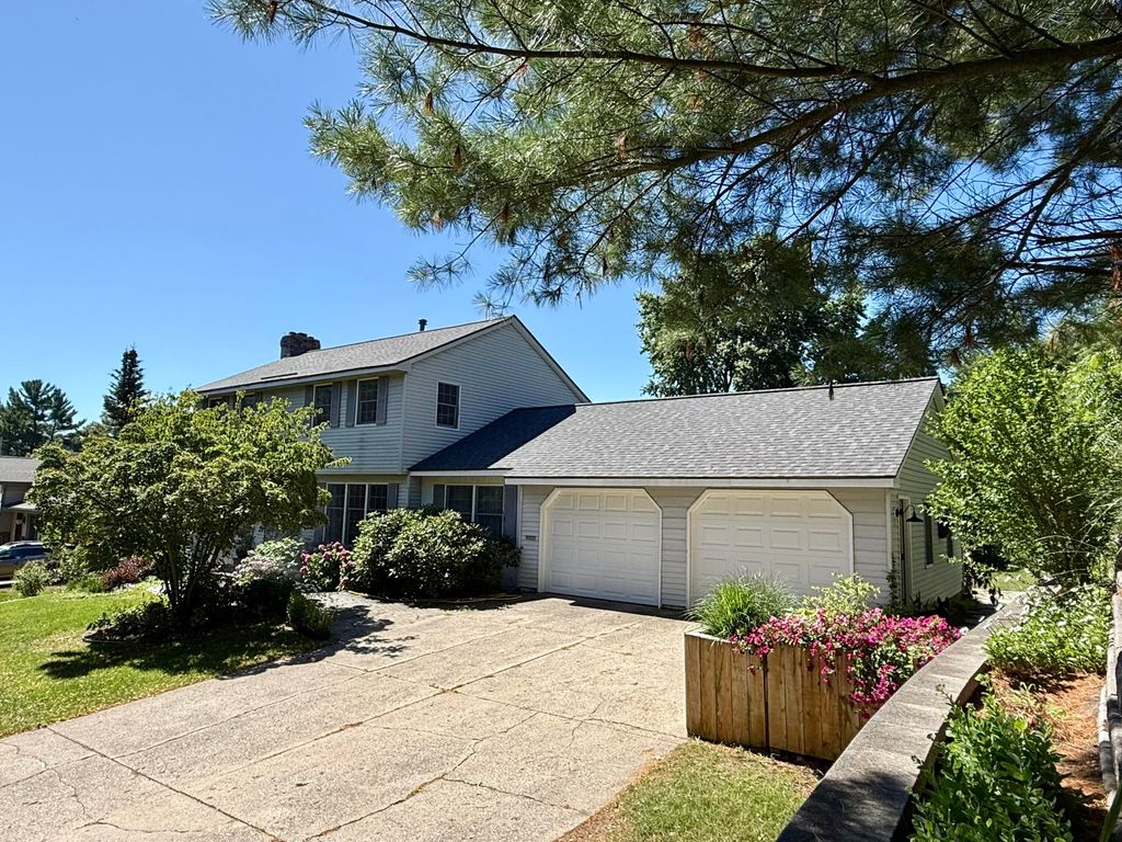 Photo of 334 Terrill Avenue, Grand Haven, MI 49417 (MLS # 25044979)