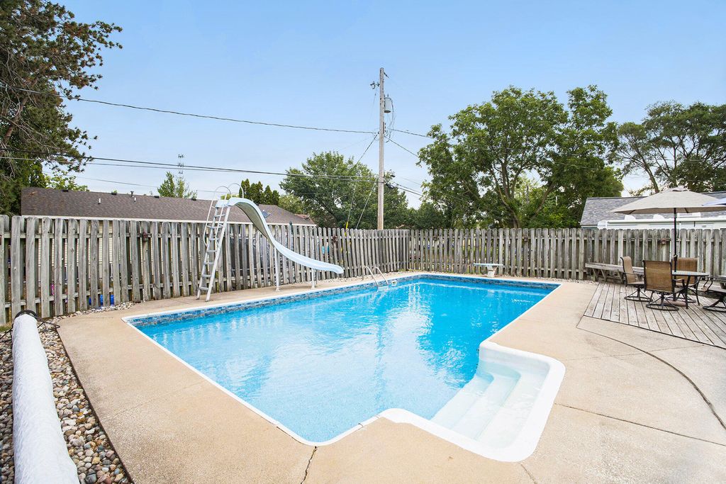 Photo of 465 W 32nd Street, Holland, MI 49423 (MLS # 25050670)