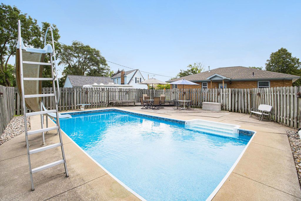 Photo of 465 W 32nd Street, Holland, MI 49423 (MLS # 25050670)