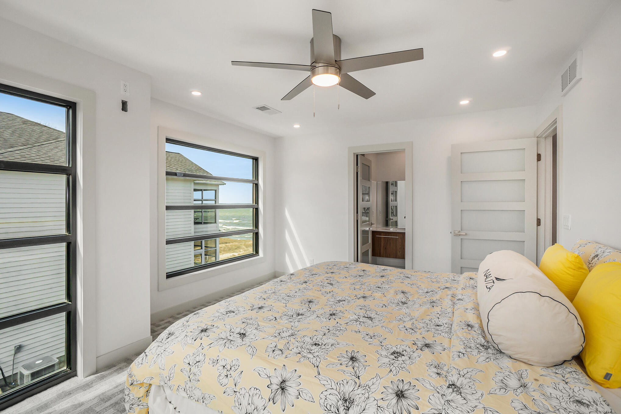 South Haven, Michigan 49090, United States, 5 Bedrooms Bedrooms, ,7 BathroomsBathrooms,Residential,Active,27193