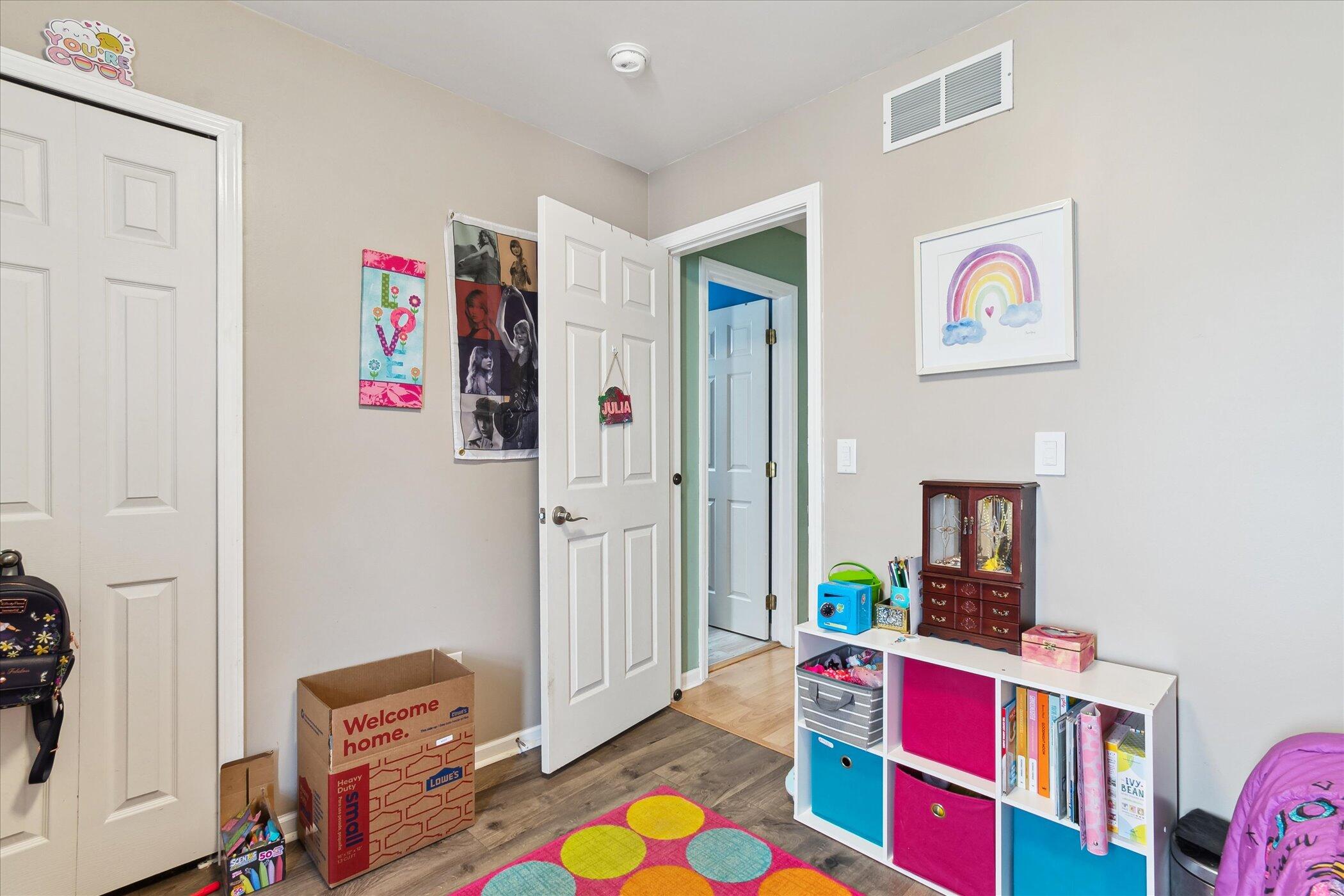 Ypsilanti, Michigan 48197, United States, 4 Bedrooms Bedrooms, ,3 BathroomsBathrooms,Residential,Pending,121230