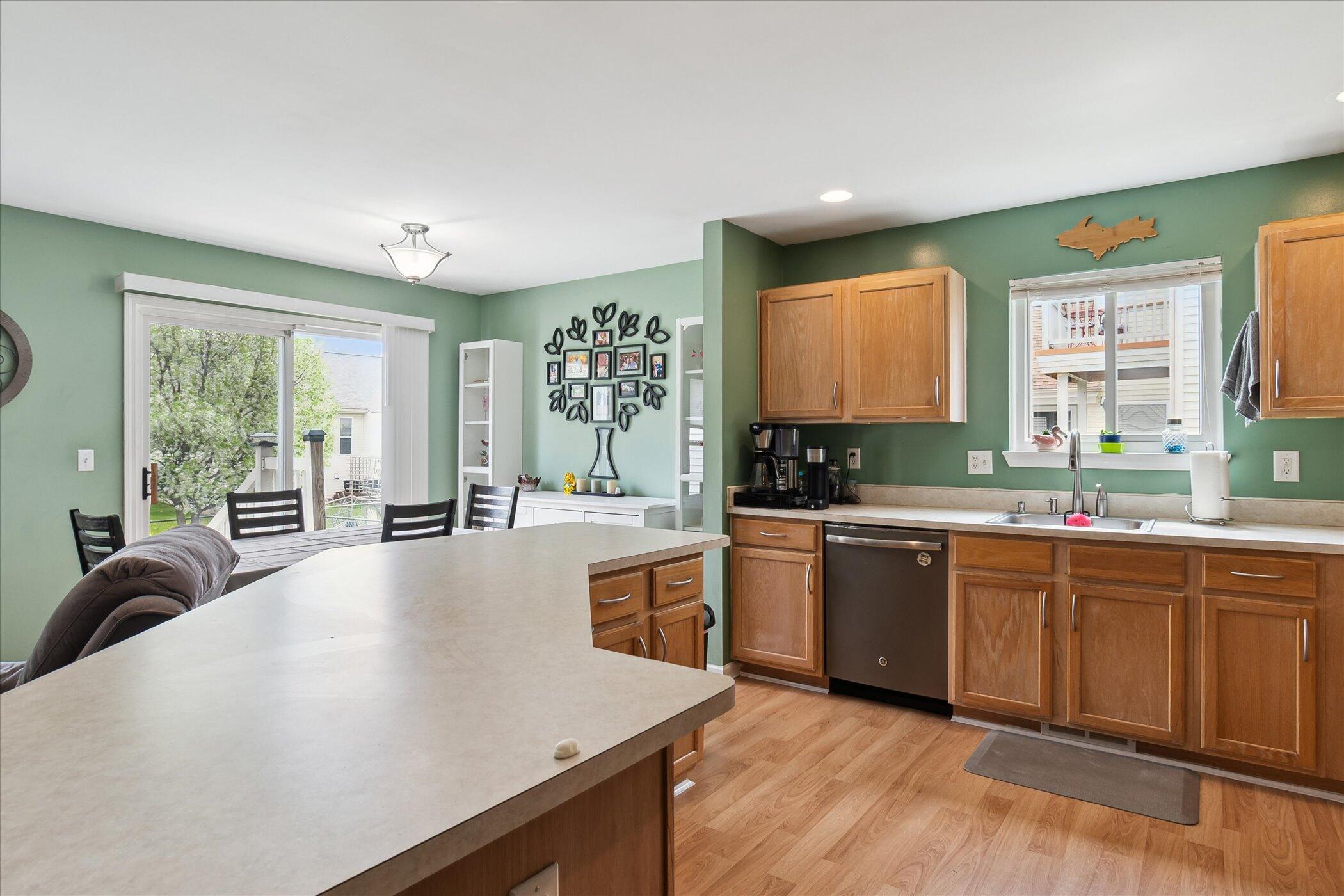 Ypsilanti, Michigan 48197, United States, 4 Bedrooms Bedrooms, ,3 BathroomsBathrooms,Residential,Pending,121230