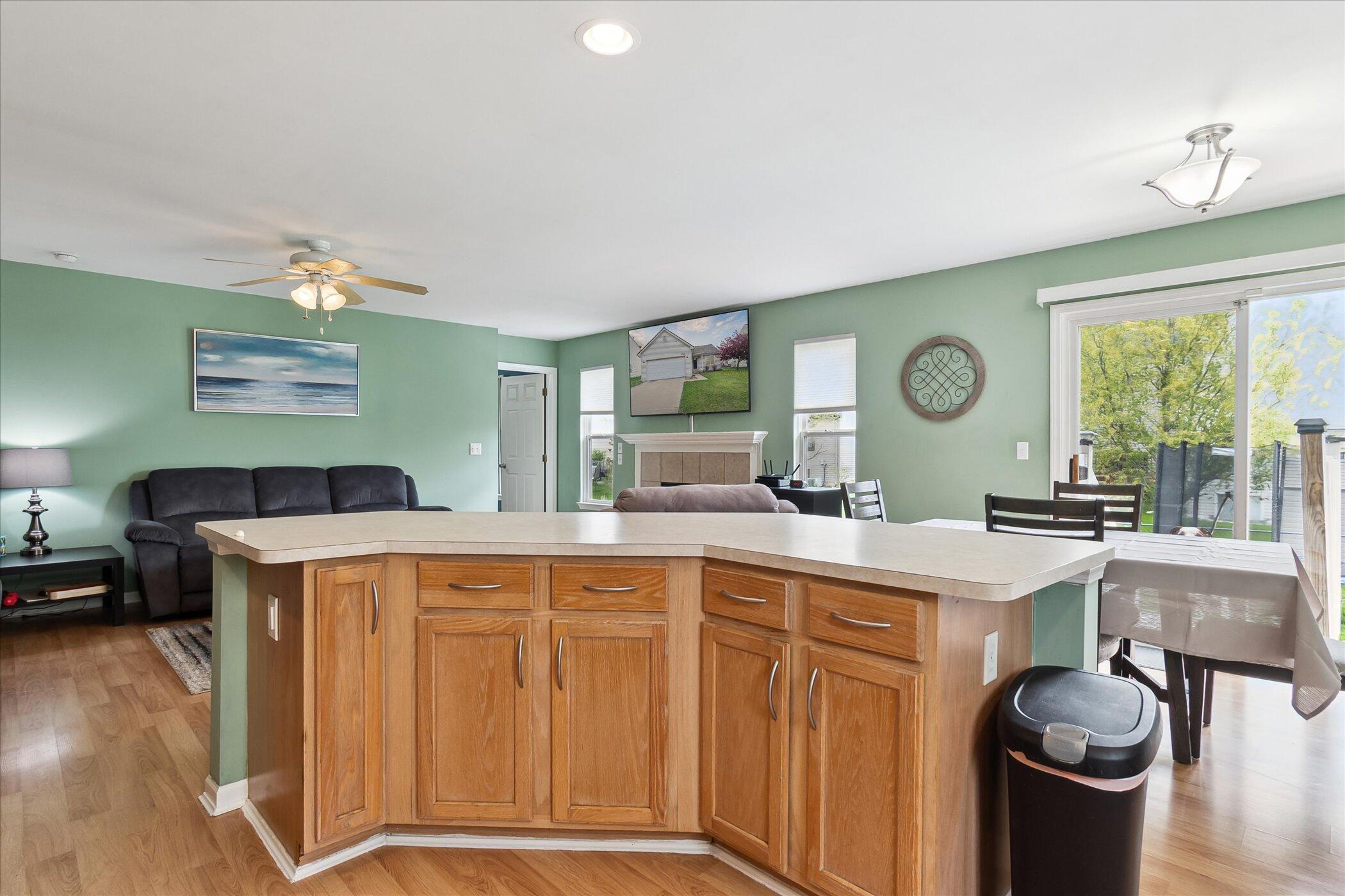 Ypsilanti, Michigan 48197, United States, 4 Bedrooms Bedrooms, ,3 BathroomsBathrooms,Residential,Pending,121230