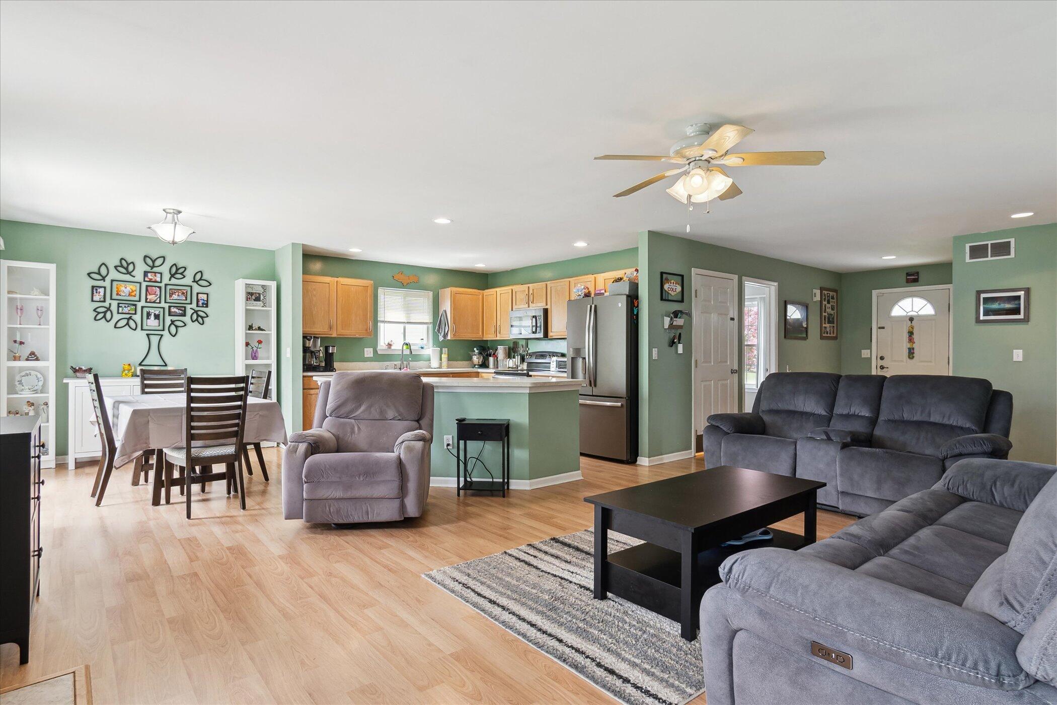 Ypsilanti, Michigan 48197, United States, 4 Bedrooms Bedrooms, ,3 BathroomsBathrooms,Residential,Pending,121230