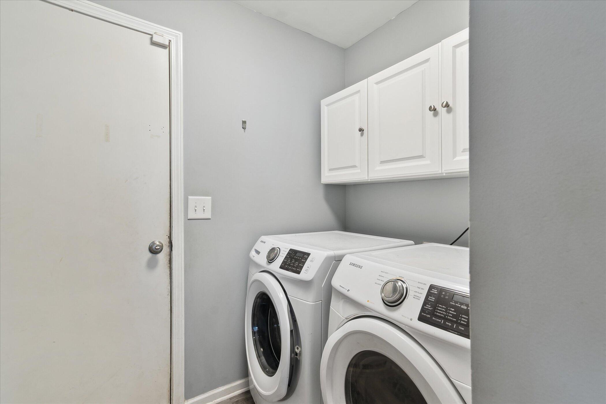 Ypsilanti, Michigan 48197, United States, 4 Bedrooms Bedrooms, ,3 BathroomsBathrooms,Residential,Pending,121230