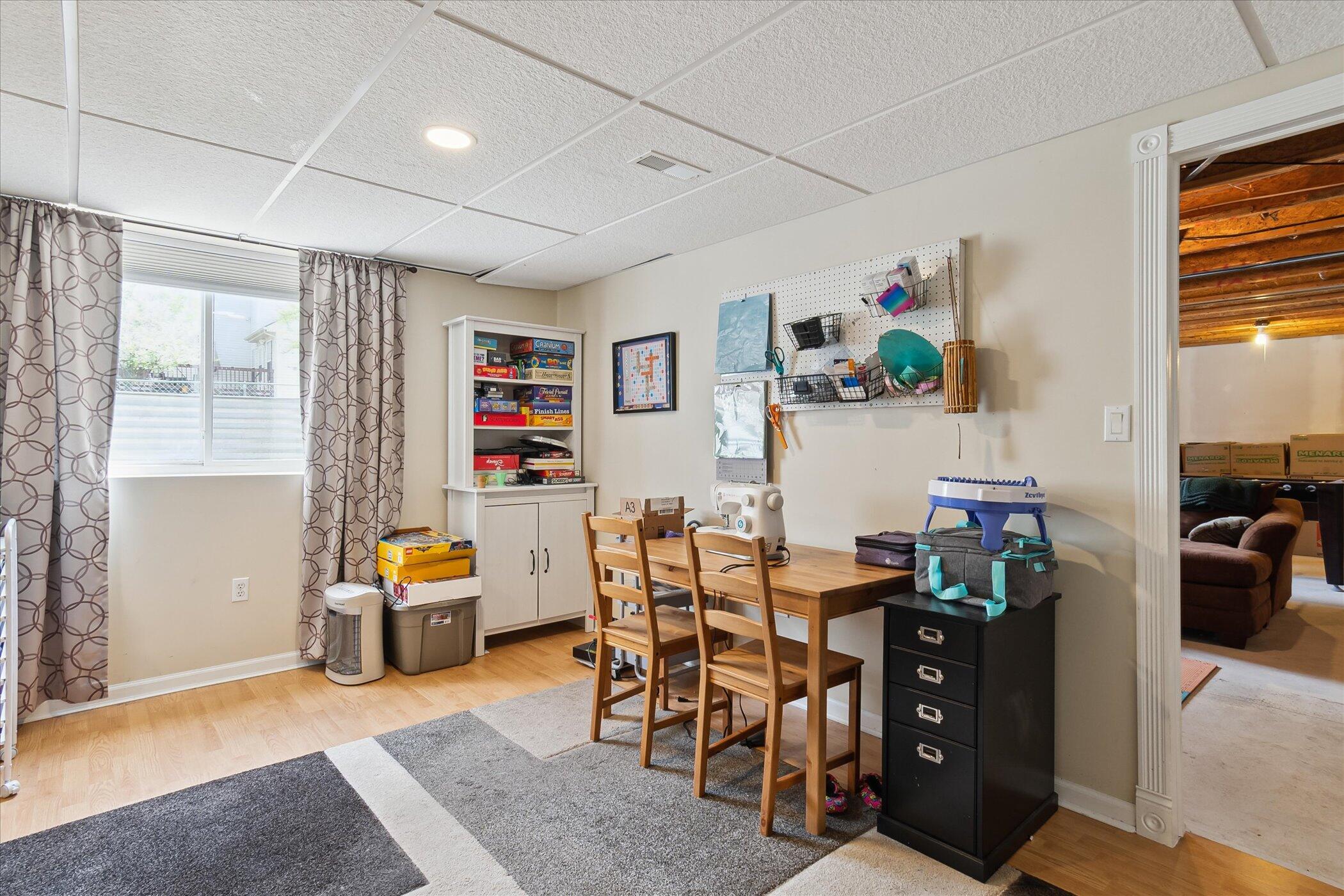 Ypsilanti, Michigan 48197, United States, 4 Bedrooms Bedrooms, ,3 BathroomsBathrooms,Residential,Pending,121230