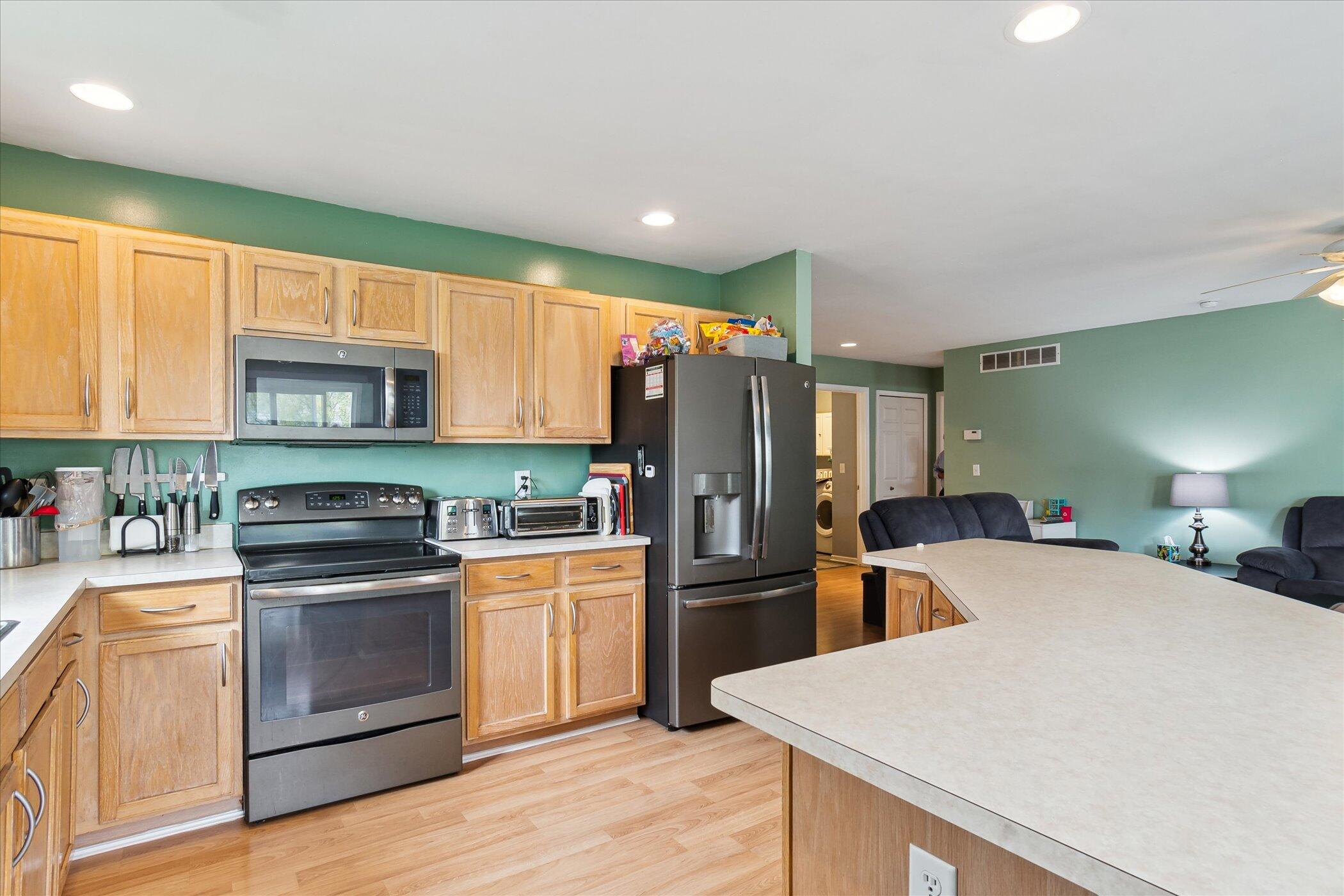 Ypsilanti, Michigan 48197, United States, 4 Bedrooms Bedrooms, ,3 BathroomsBathrooms,Residential,Pending,121230