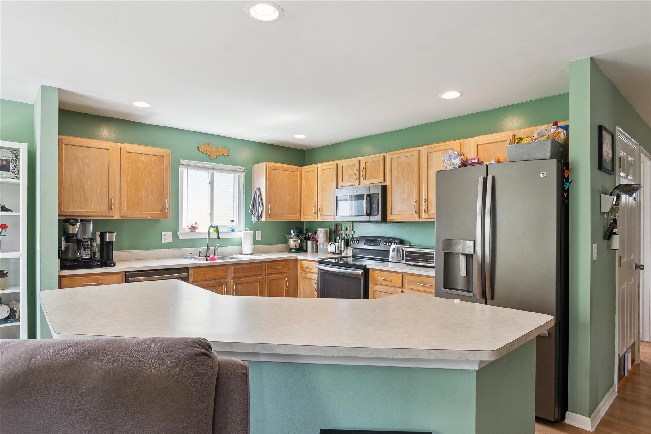 Ypsilanti, Michigan 48197, United States, 4 Bedrooms Bedrooms, ,3 BathroomsBathrooms,Residential,Pending,121230