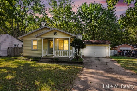 Photo for 102 Sluyter Street SE