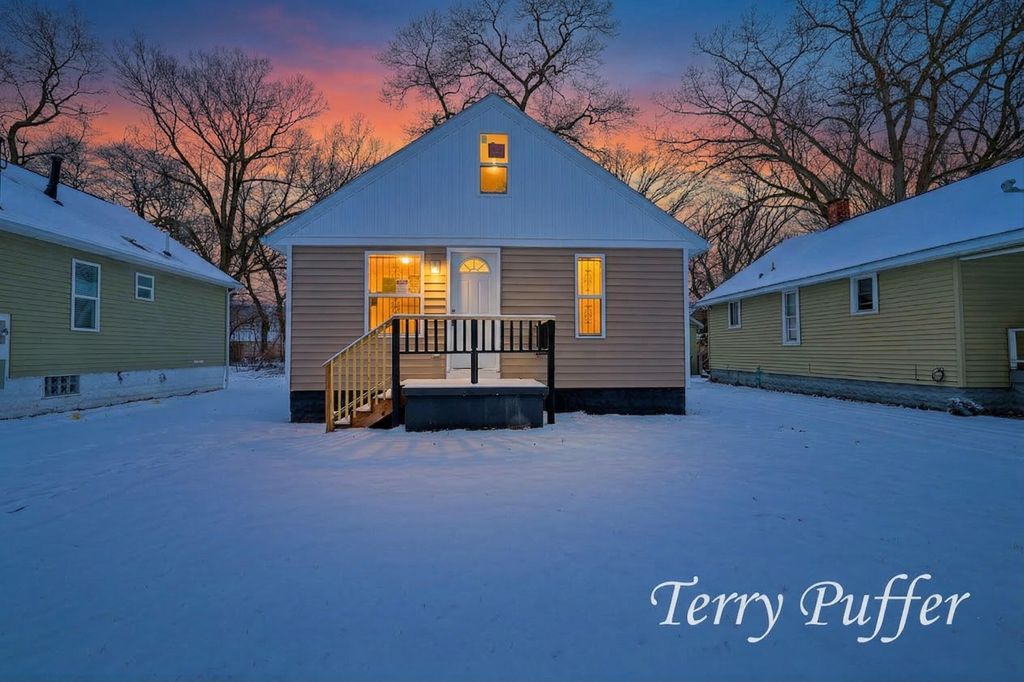 Photo of 3025 Waalkes Street, Muskegon, MI 49444 (MLS # 26010718)