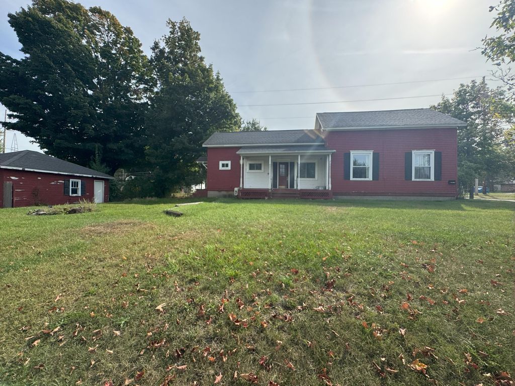 Photo of 903 S Madison Street, Ludington, MI 49431 (MLS # 25050703)