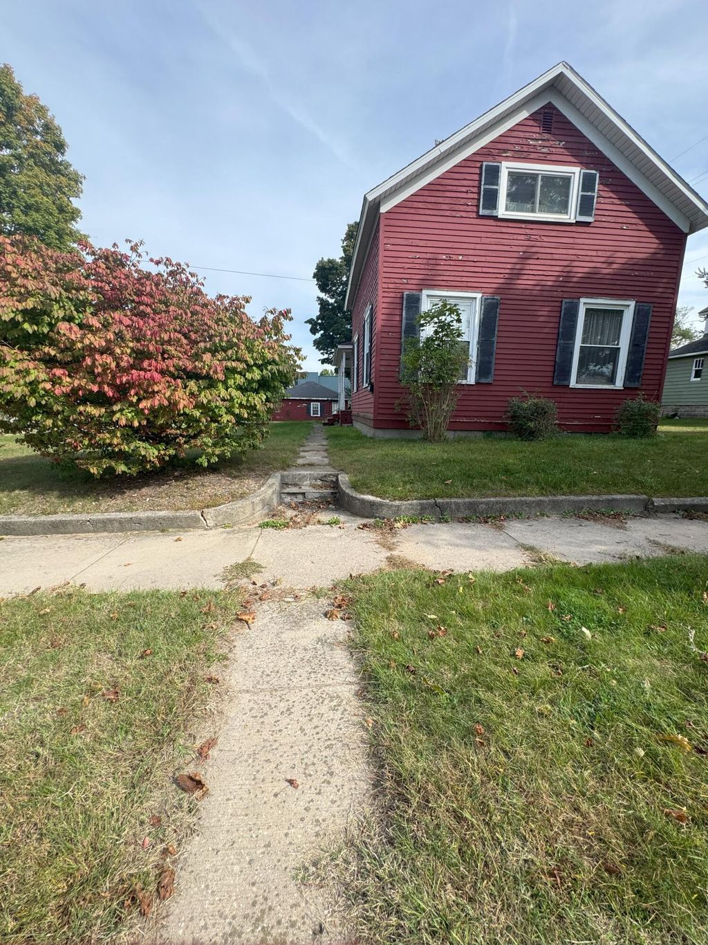 Photo of 903 S Madison Street, Ludington, MI 49431 (MLS # 25050703)