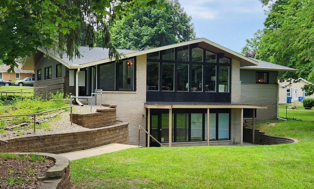 Photo of 3125 W Main Street #5, Kalamazoo, MI 49006 (MLS # 26005509)