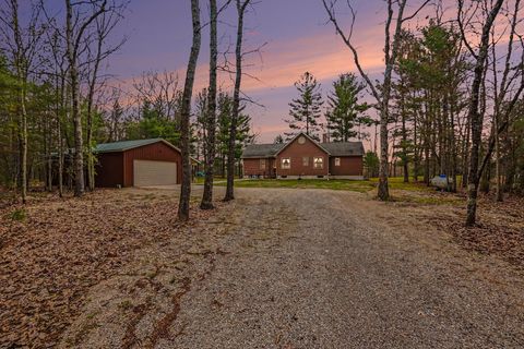 Photo of 4985 White Pine Drive, Manistee, MI 49660 (MLS # 26019482)