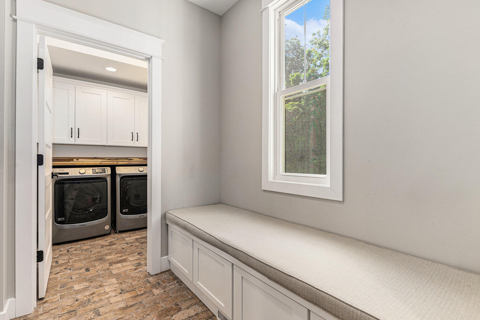 Kalamazoo, Michigan 49009, United States, 4 Bedrooms Bedrooms, ,3 BathroomsBathrooms,Residential,Active,162106