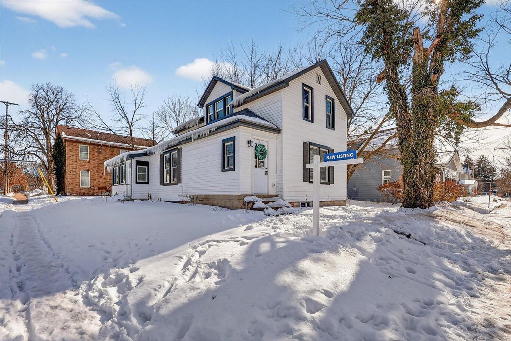 Photo of 100 Dwight Avenue SE, Grand Rapids, MI 49506 (MLS # 26005336)