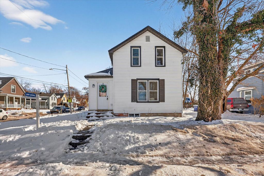 Photo of 100 Dwight Avenue SE, Grand Rapids, MI 49506 (MLS # 26005336)