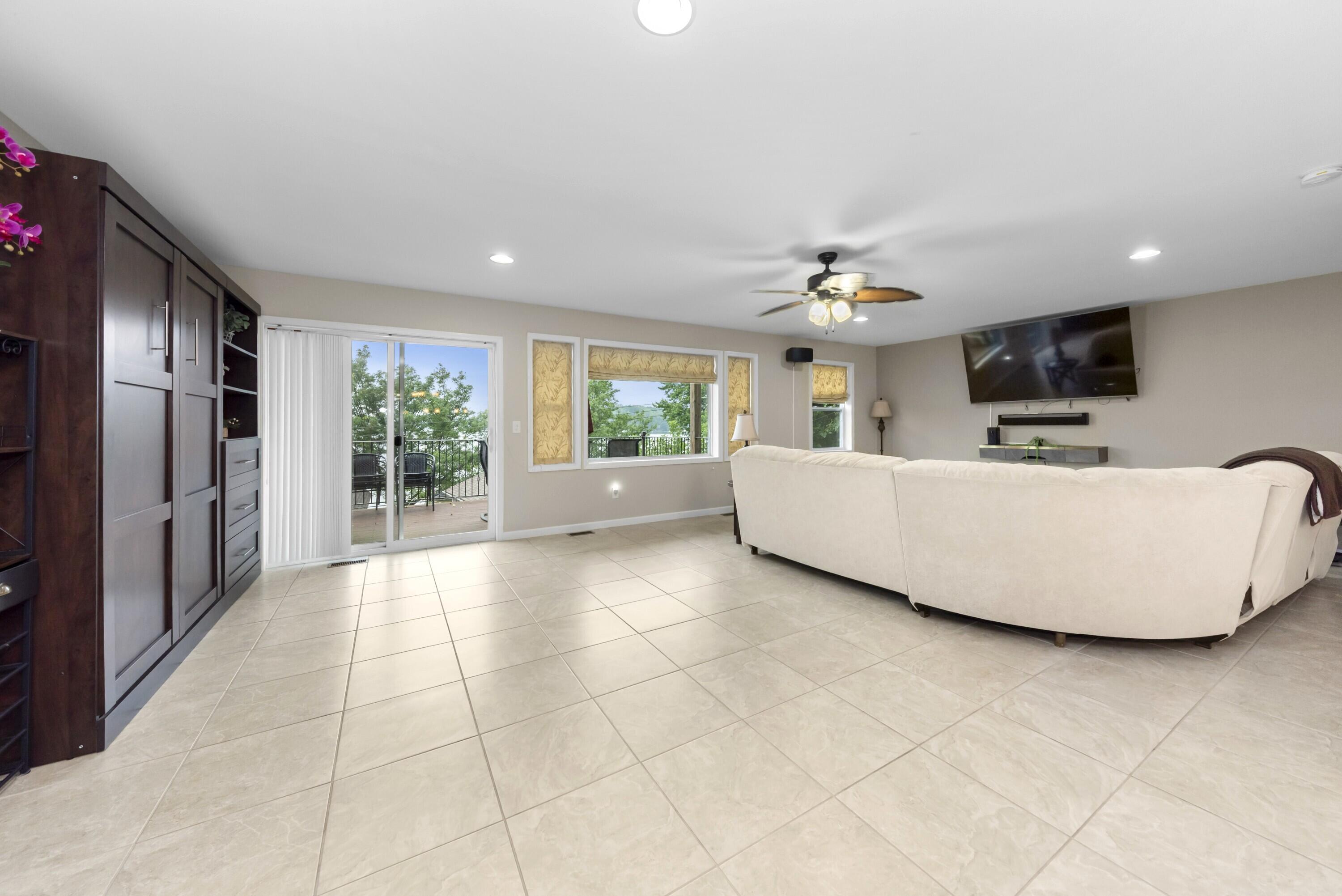 Howell, Michigan 48843, United States, 3 Bedrooms Bedrooms, ,3 BathroomsBathrooms,Residential,Active,184602