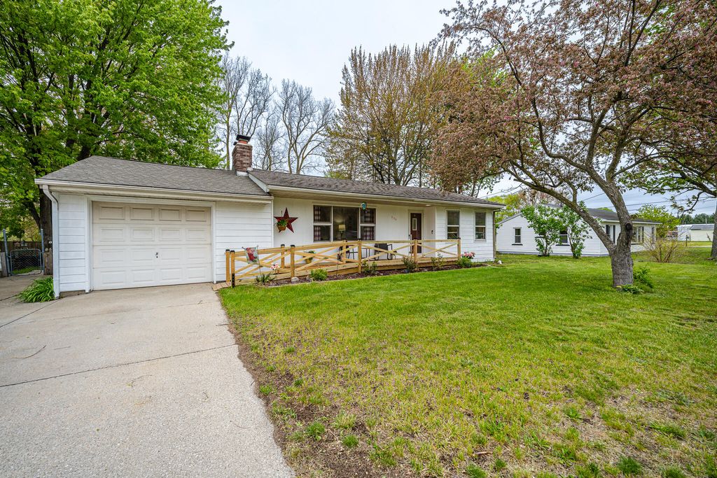 Photo of 3104 E Apple Avenue, Muskegon, MI 49442 (MLS # 26022119)