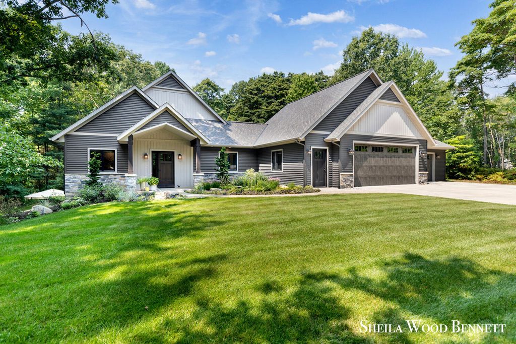 Photo of 4218 64th Street, Holland, MI 49423 (MLS # 25039671)