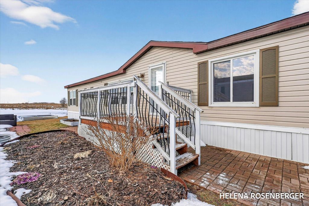 Photo of 1815 Daisy Lane, Kent City, MI 49330 (MLS # 26005871)