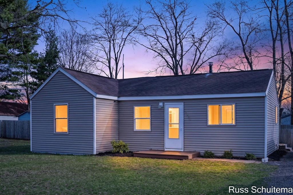 Photo of 2289 Orchard Avenue, Muskegon, MI 49442 (MLS # 26015003)